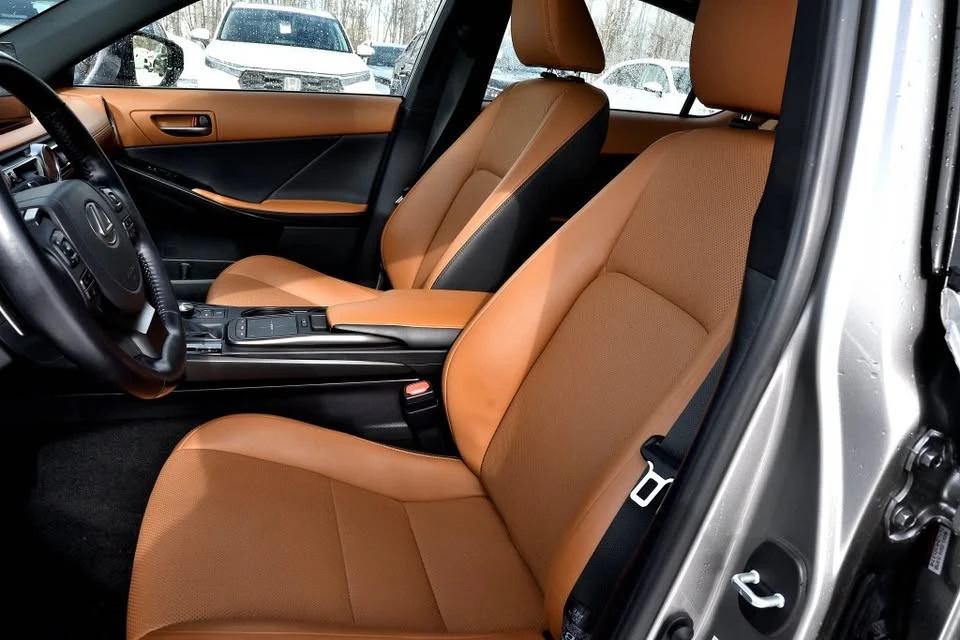 2022 Lexus IS 3rd Gen - Image 15 of 20