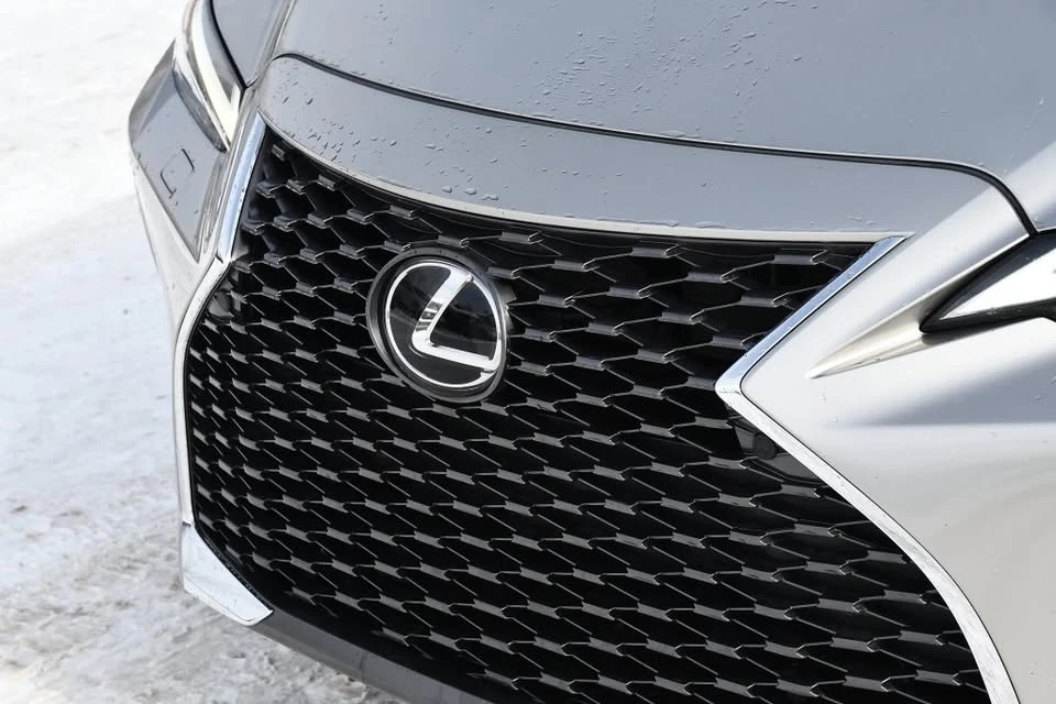 2022 Lexus IS 3rd Gen - Image 6 of 20