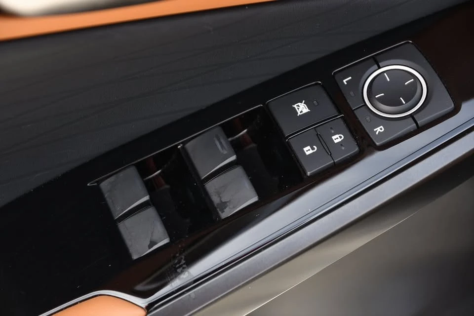 2022 Lexus IS 3rd Gen - Image 12 of 20