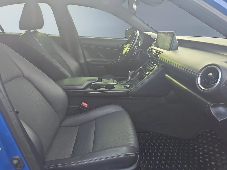 2022 Lexus IS 3rd Gen - Image 18 of 20
