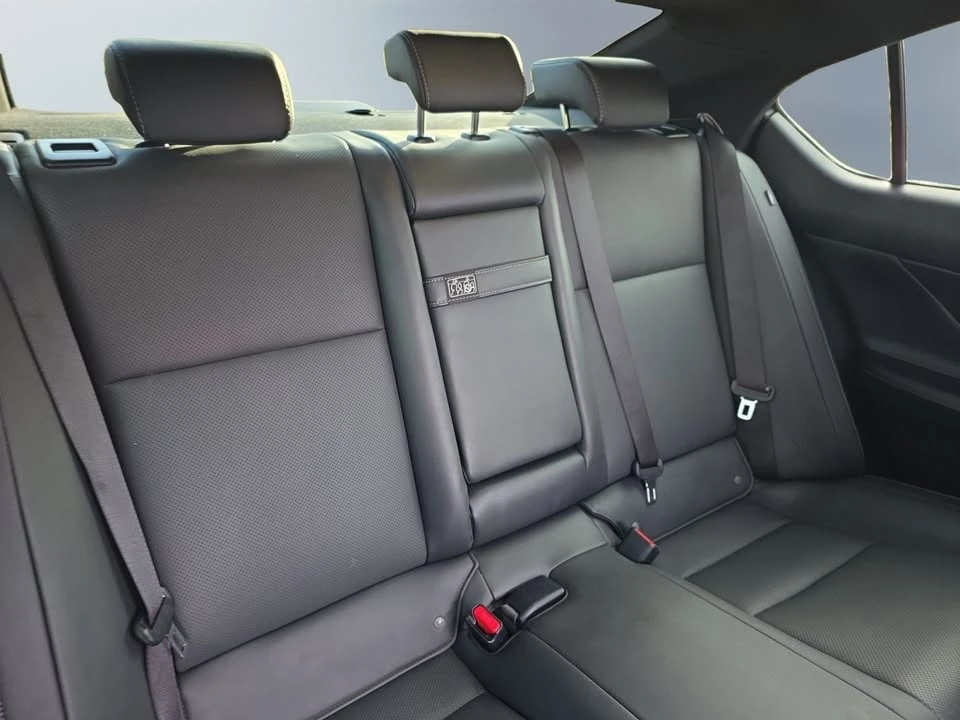 2022 Lexus IS 3rd Gen - Image 19 of 20