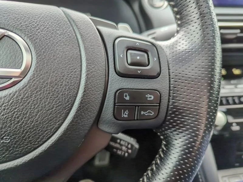 2022 Lexus IS 3rd Gen - Image 11 of 19