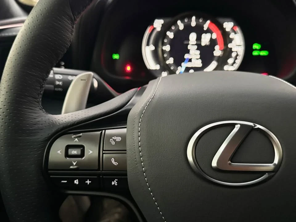 2022 Lexus LC - Image 11 of 20