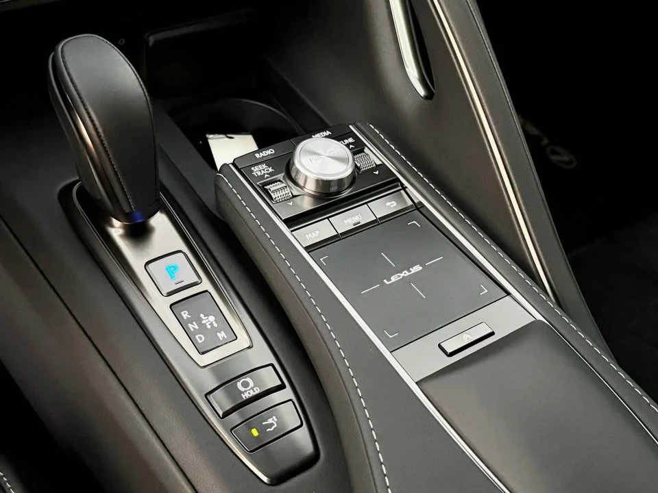 2022 Lexus LC - Image 10 of 20