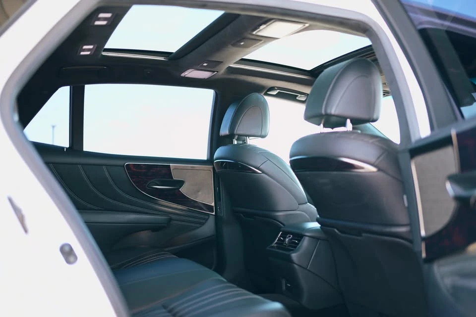 2022 Lexus LS 5th Gen - Image 14 of 18
