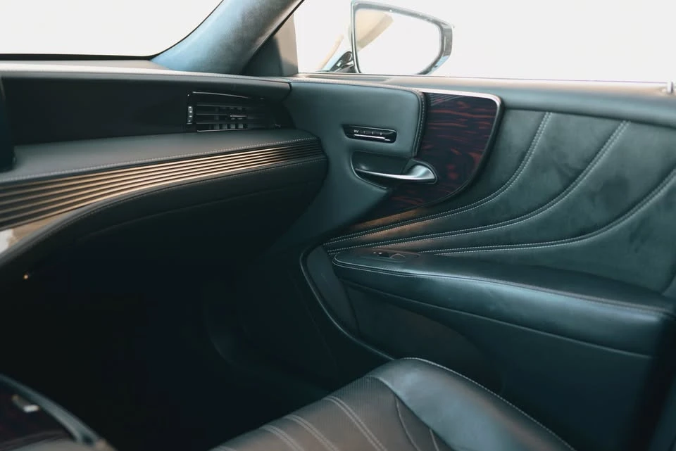 2022 Lexus LS 5th Gen - Image 9 of 18