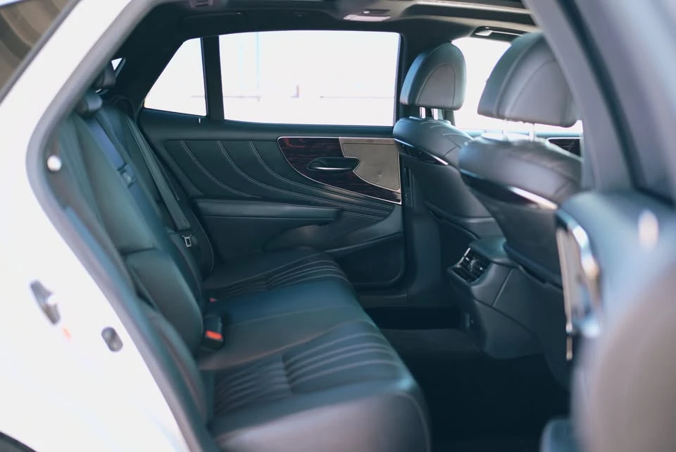 2022 Lexus LS 5th Gen - Image 15 of 18