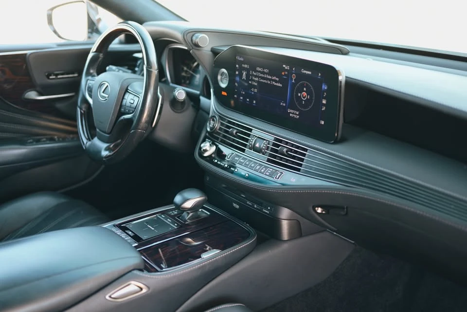 2022 Lexus LS 5th Gen - Image 17 of 18