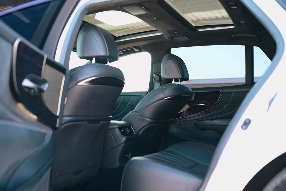 2022 Lexus LS 5th Gen - Image 11 of 18