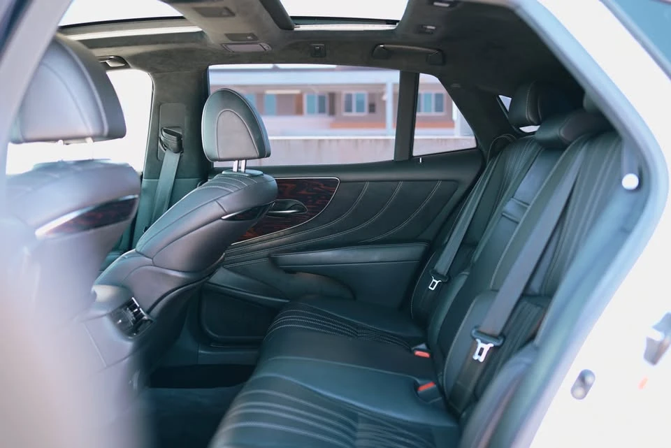 2022 Lexus LS 5th Gen - Image 12 of 18