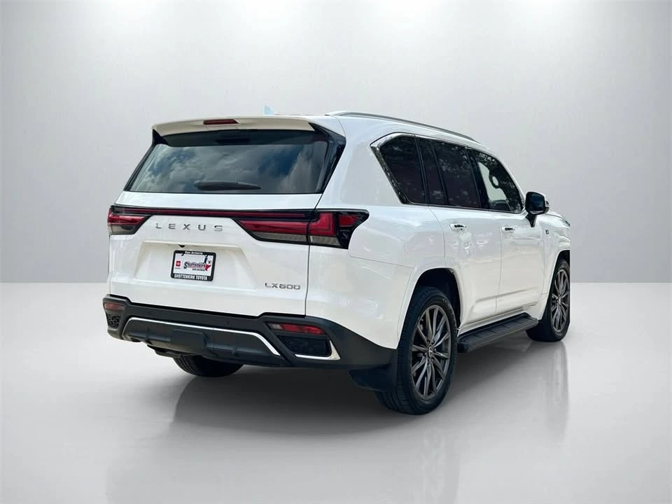 2022 Lexus LX 3rd Gen - Image 16 of 18