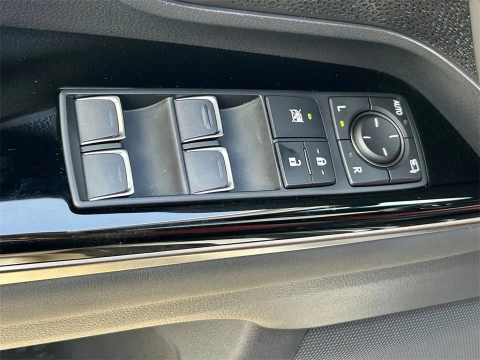 2022 Lexus LX 3rd Gen - Image 6 of 18