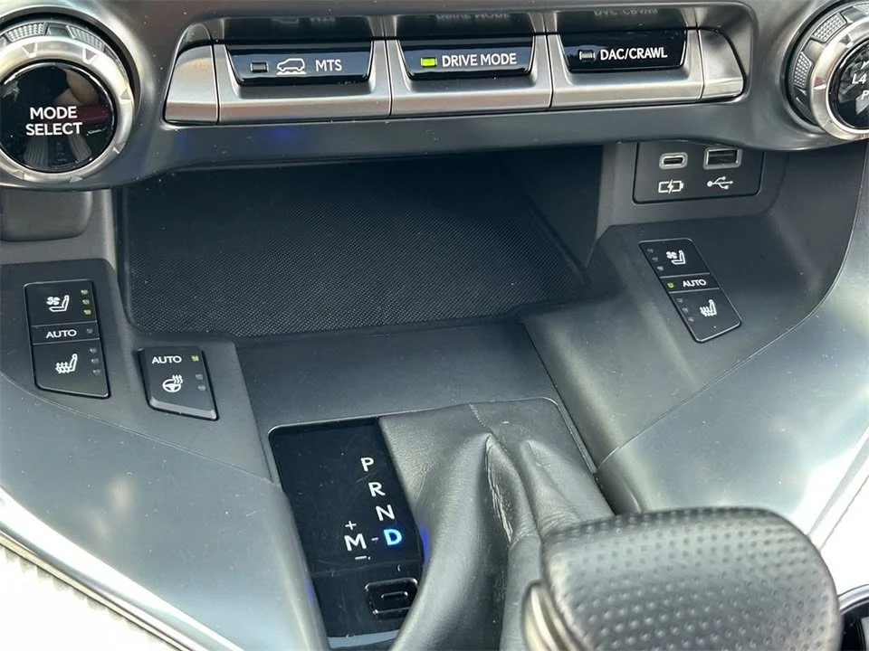2022 Lexus LX 3rd Gen - Image 4 of 18