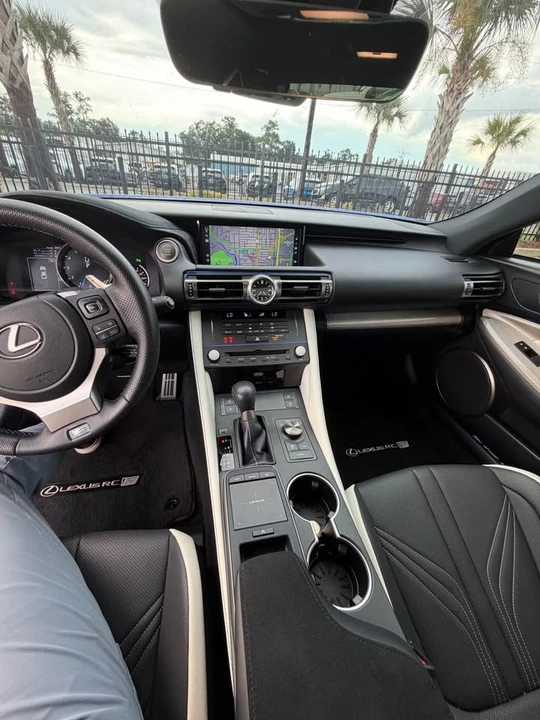 2022 Lexus RC F - Image 9 of 12
