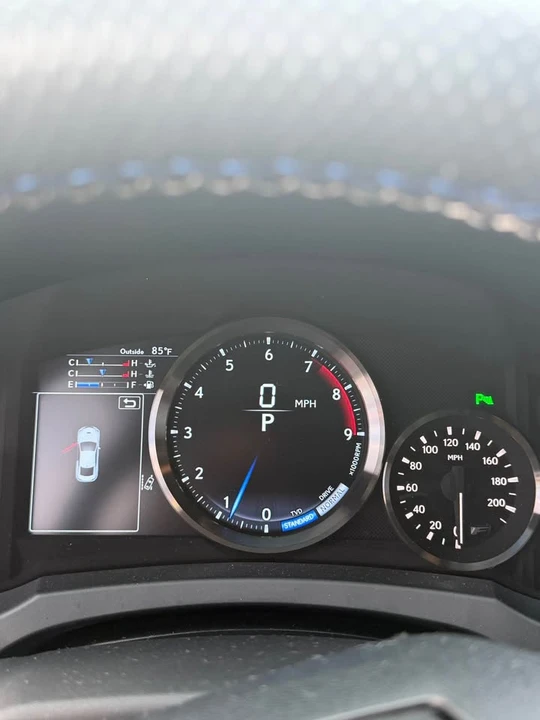 2022 Lexus RC F - Image 8 of 12