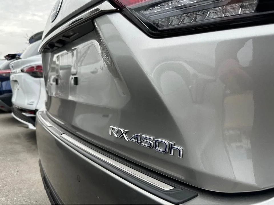 2022 Lexus RX 4th Gen - Image 11 of 12