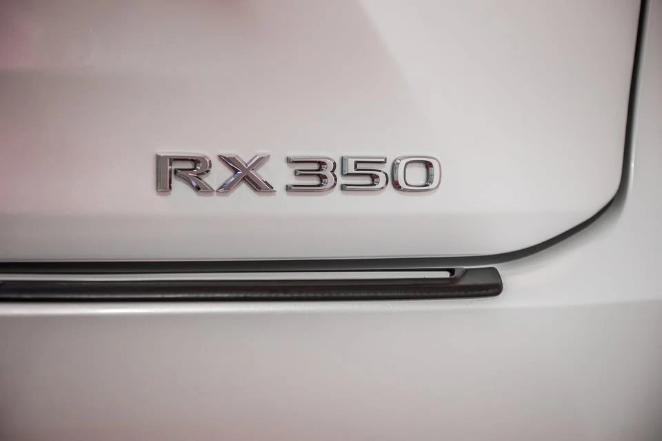 2022 Lexus RX 4th Gen - Image 8 of 10