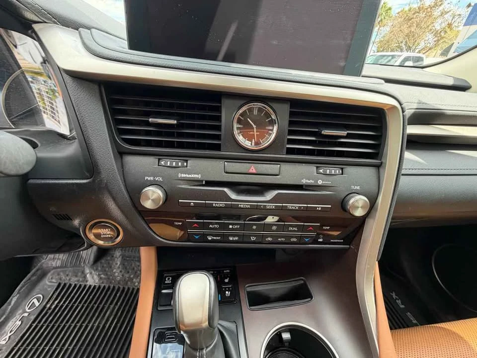 2022 Lexus RX 4th Gen - Image 18 of 19