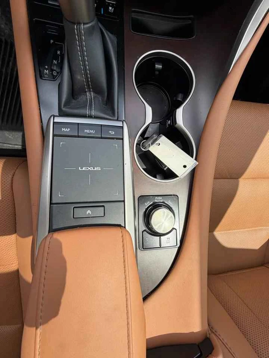 2022 Lexus RX 4th Gen - Image 16 of 19