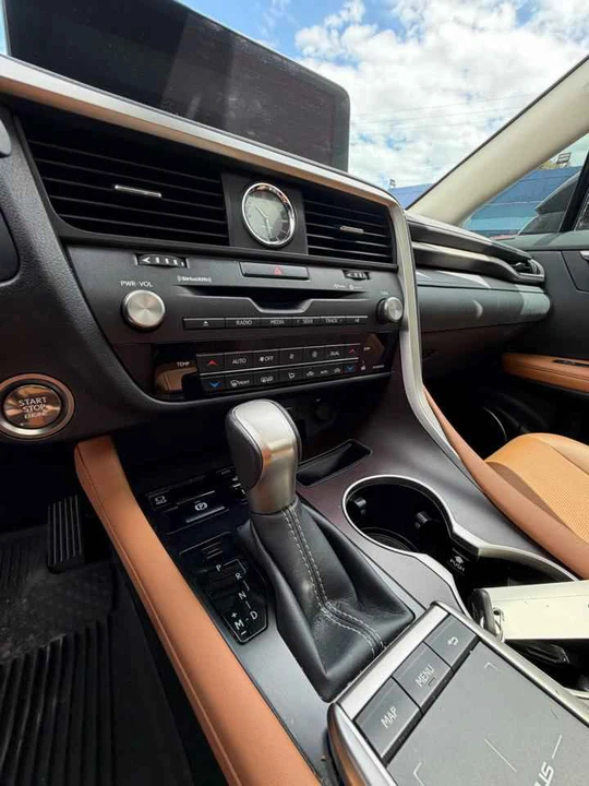 2022 Lexus RX 4th Gen - Image 17 of 19