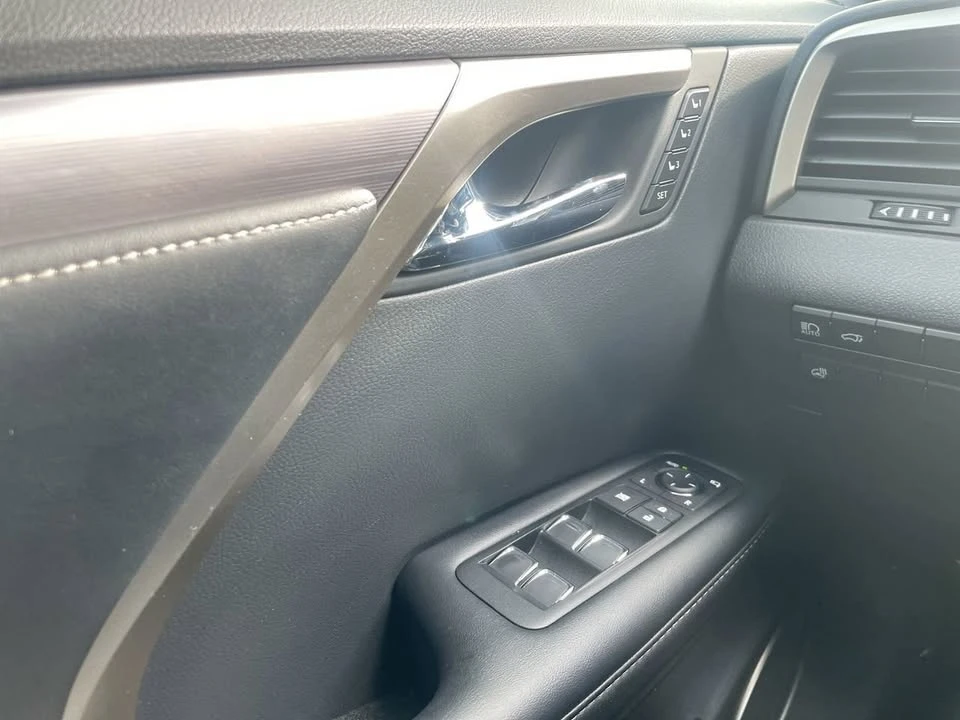 2022 Lexus RX 5th Gen - Image 19 of 20