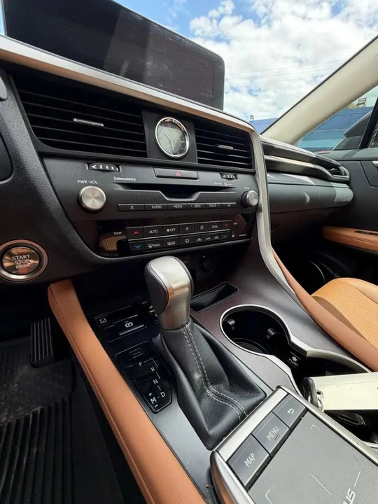 2022 Lexus RX 4th Gen - Image 17 of 20