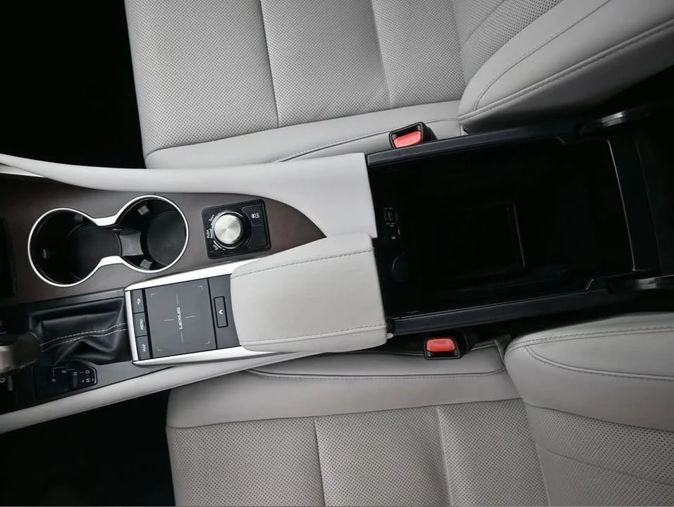 2022 Lexus RX 4th Gen - Image 13 of 14