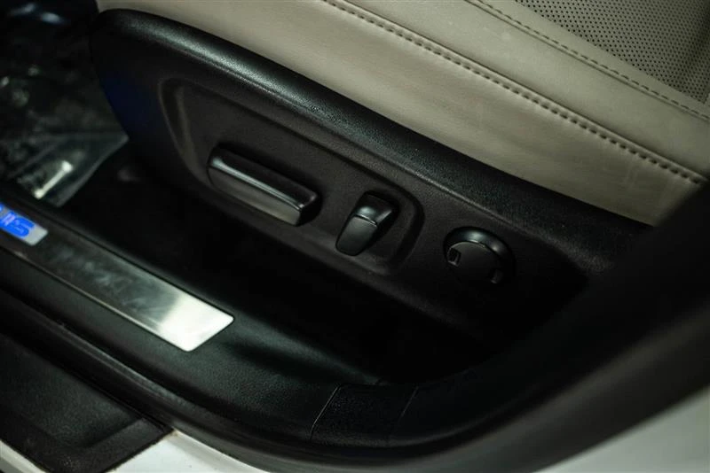 2022 Lexus RX 4th Gen - Image 16 of 20