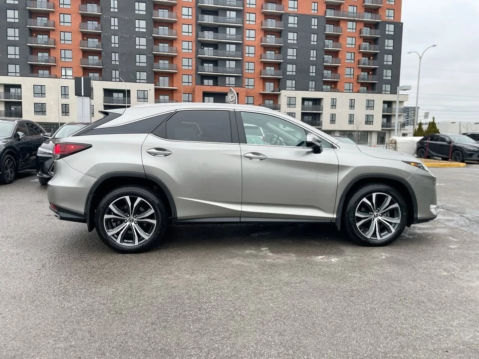 2022 Lexus RX 4th Gen - Image 16 of 18