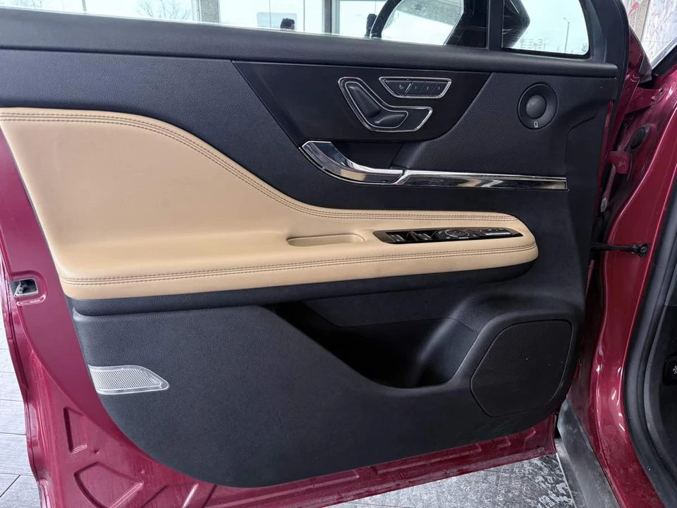 2022 Lincoln Corsair - Image 25 of 31