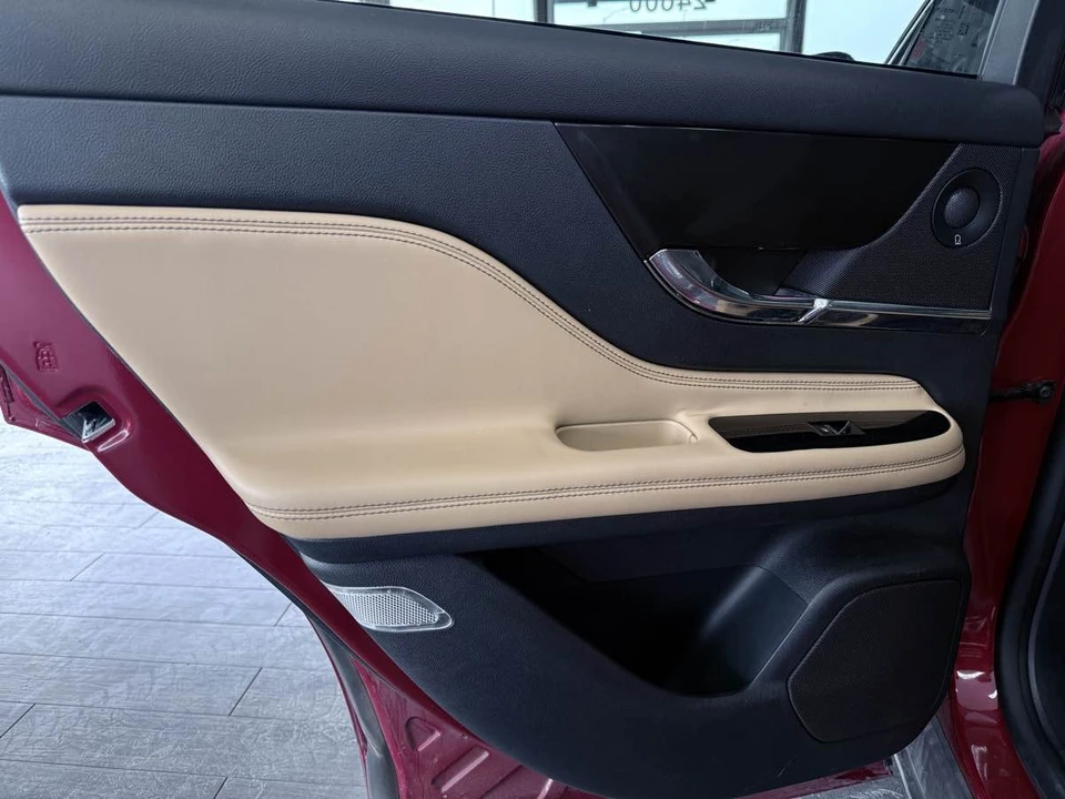 2022 Lincoln Corsair - Image 28 of 31