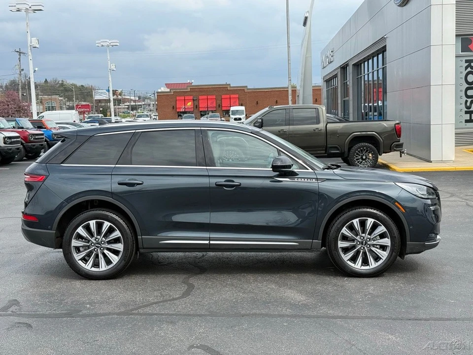 2022 Lincoln Corsair - Image 2 of 12