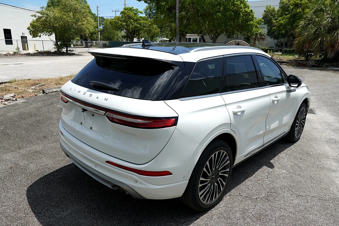 2022 Lincoln Corsair - Image 17 of 31