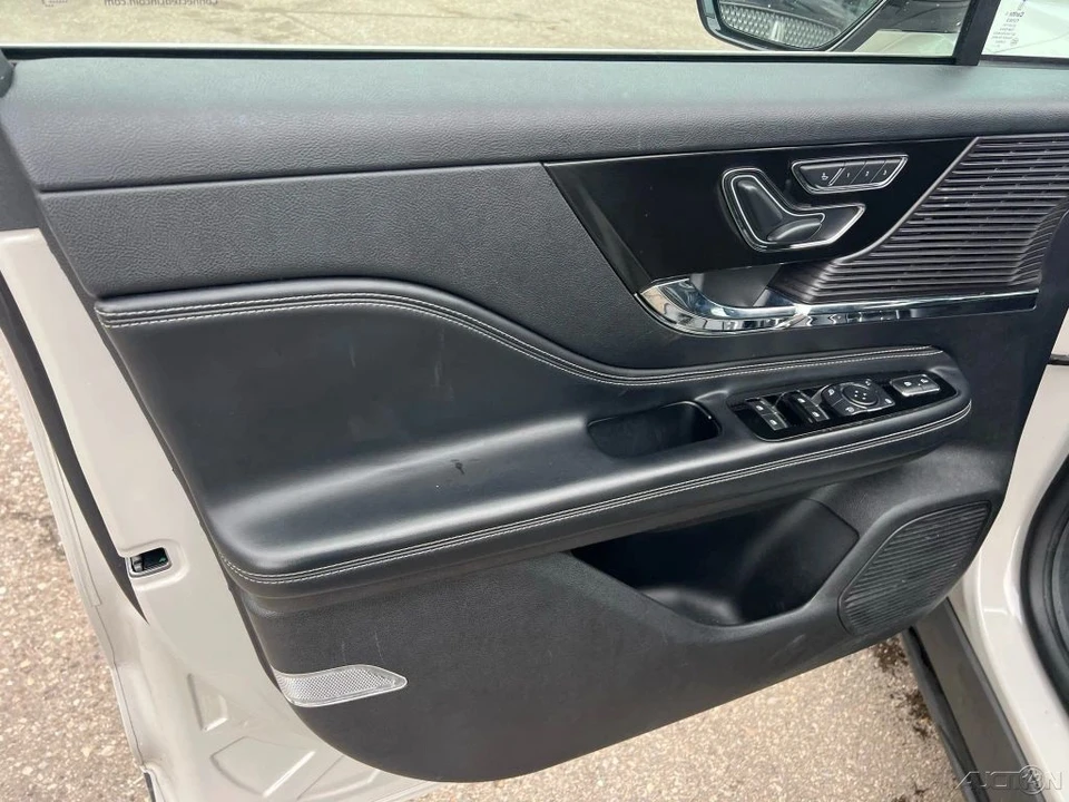 2022 Lincoln Corsair - Image 17 of 21