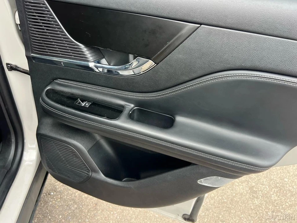 2022 Lincoln Corsair - Image 19 of 21