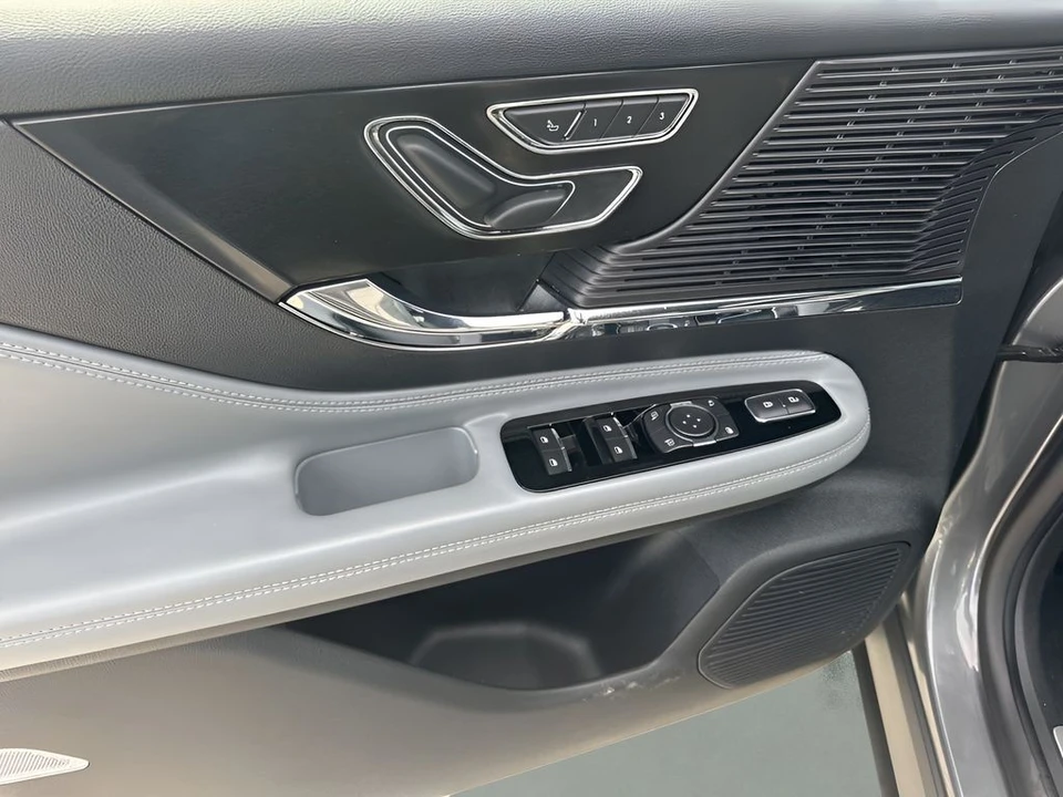 2022 Lincoln Corsair - Image 25 of 31