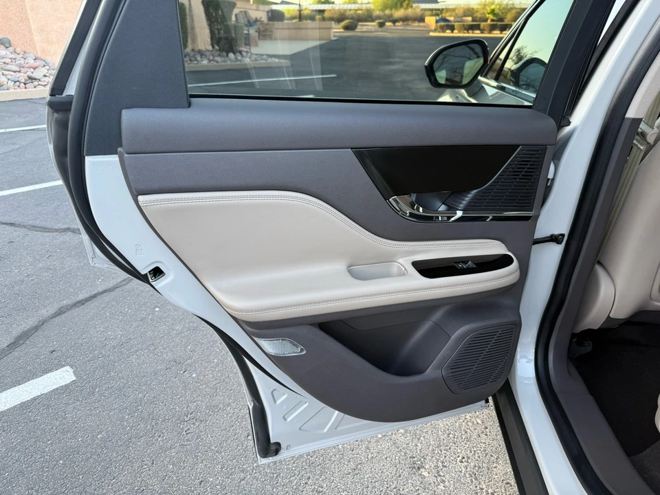 2022 Lincoln Corsair - Image 14 of 21