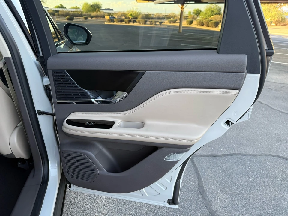 2022 Lincoln Corsair - Image 17 of 21
