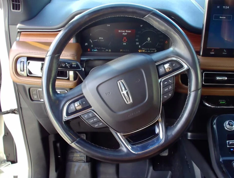 2022 Lincoln Nautilus - Image 6 of 10
