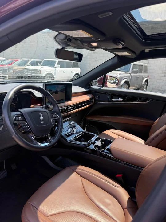2022 Lincoln Nautilus - Image 9 of 18