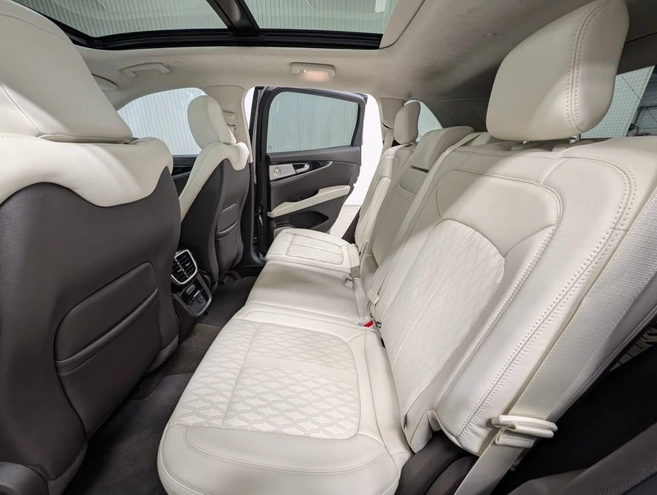 2022 Lincoln Nautilus - Image 14 of 28