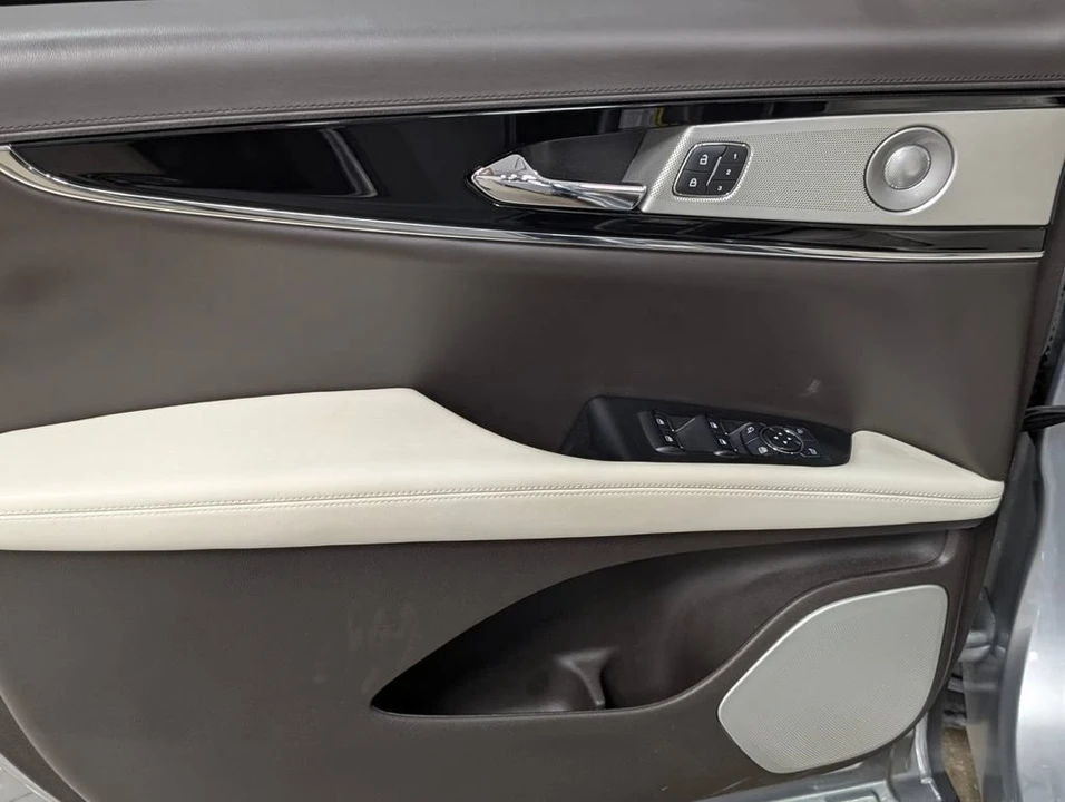 2022 Lincoln Nautilus - Image 11 of 28