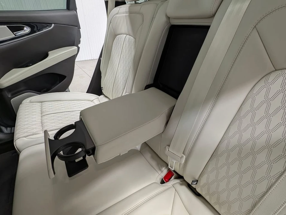2022 Lincoln Nautilus - Image 15 of 28
