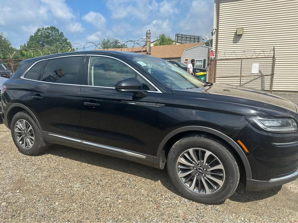 2022 Lincoln Nautilus - Image 2 of 4