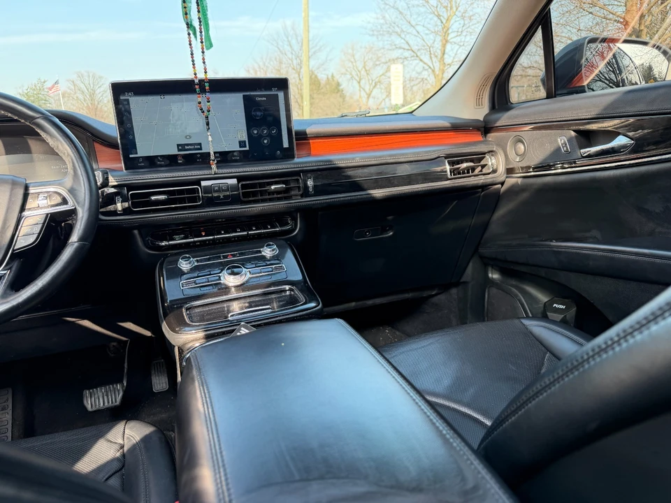 2022 Lincoln Nautilus - Image 17 of 21