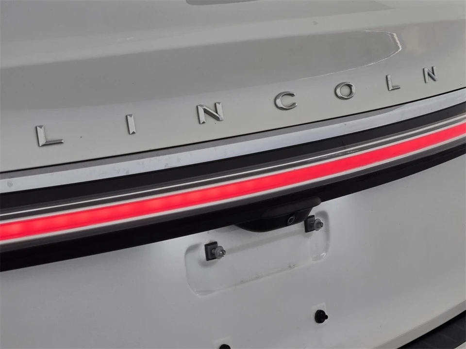 2022 Lincoln Nautilus - Image 8 of 12