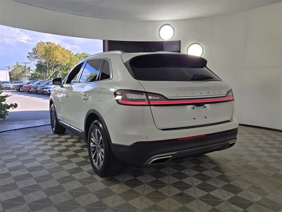 2022 Lincoln Nautilus - Image 5 of 12