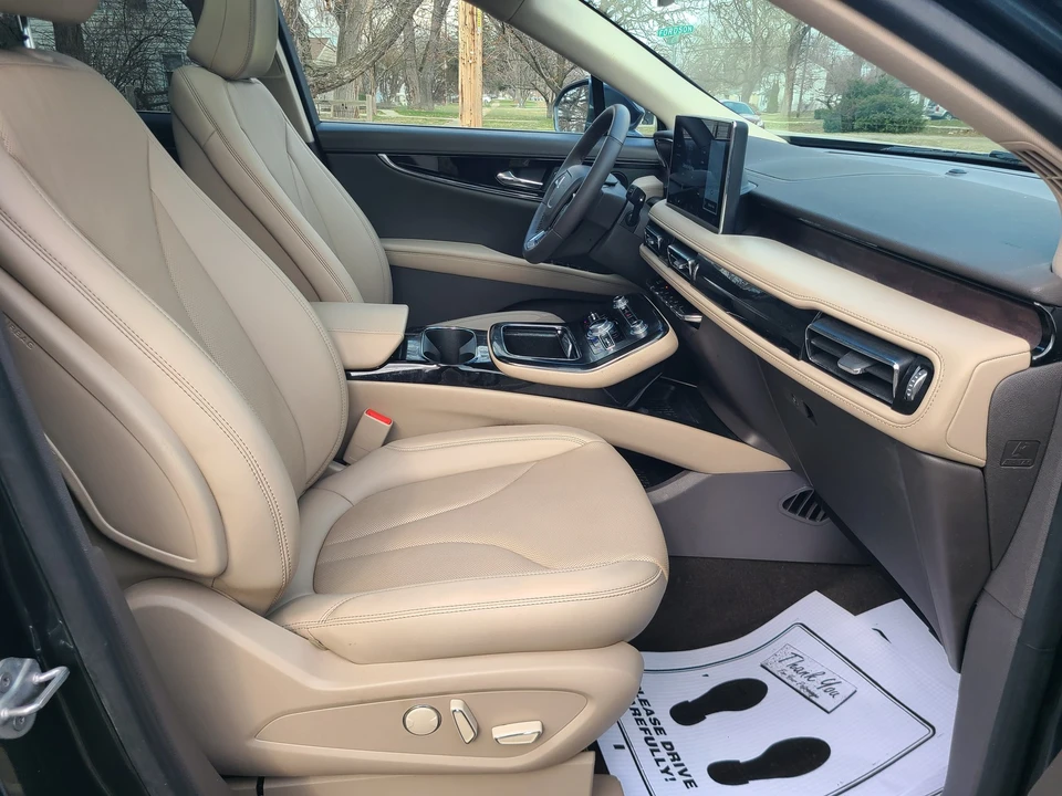 2022 Lincoln Nautilus - Image 15 of 21