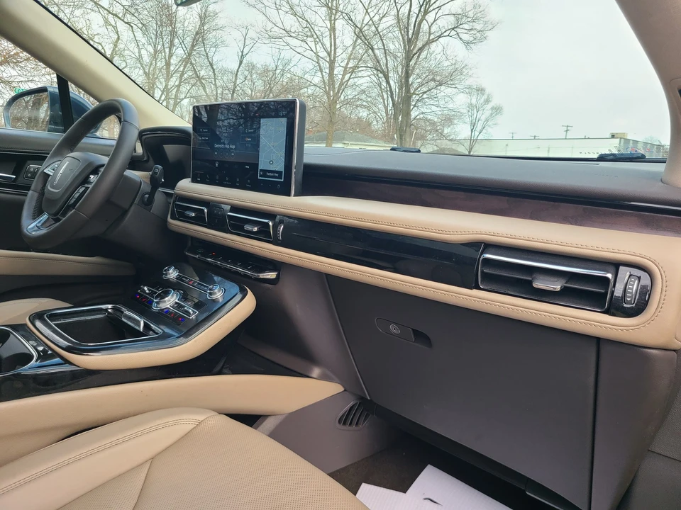 2022 Lincoln Nautilus - Image 16 of 21
