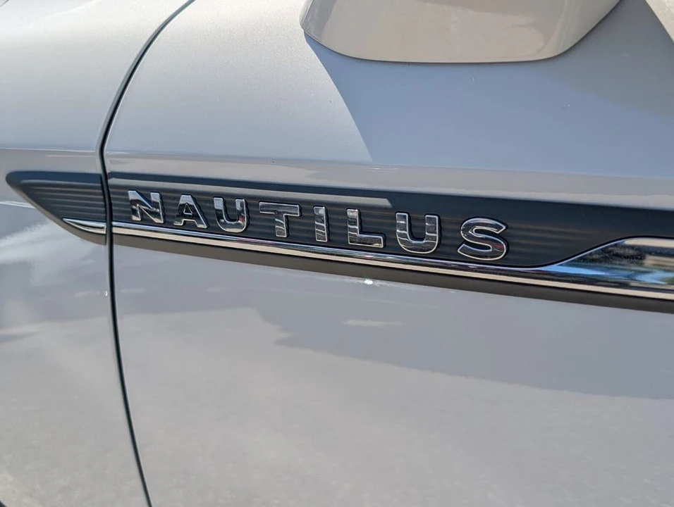 2022 Lincoln Nautilus - Image 10 of 21